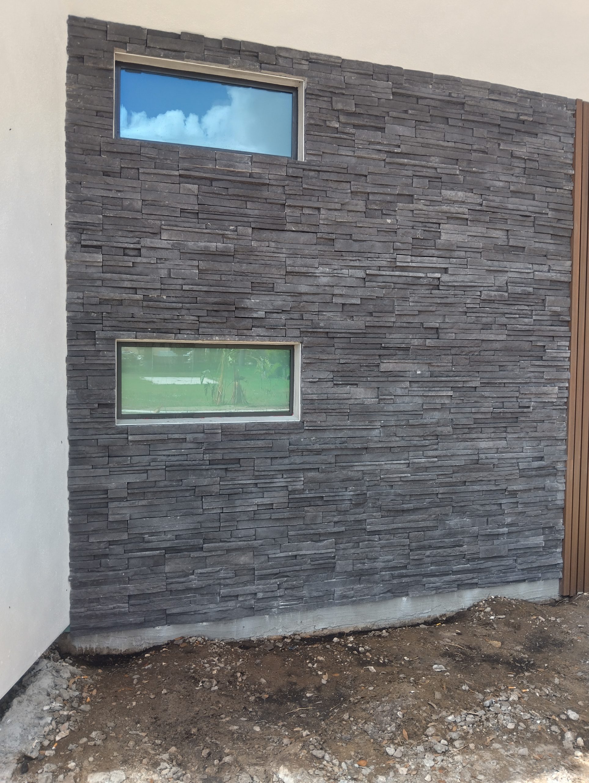 Stack Stone Dark Ridge Ledger installation – view 2