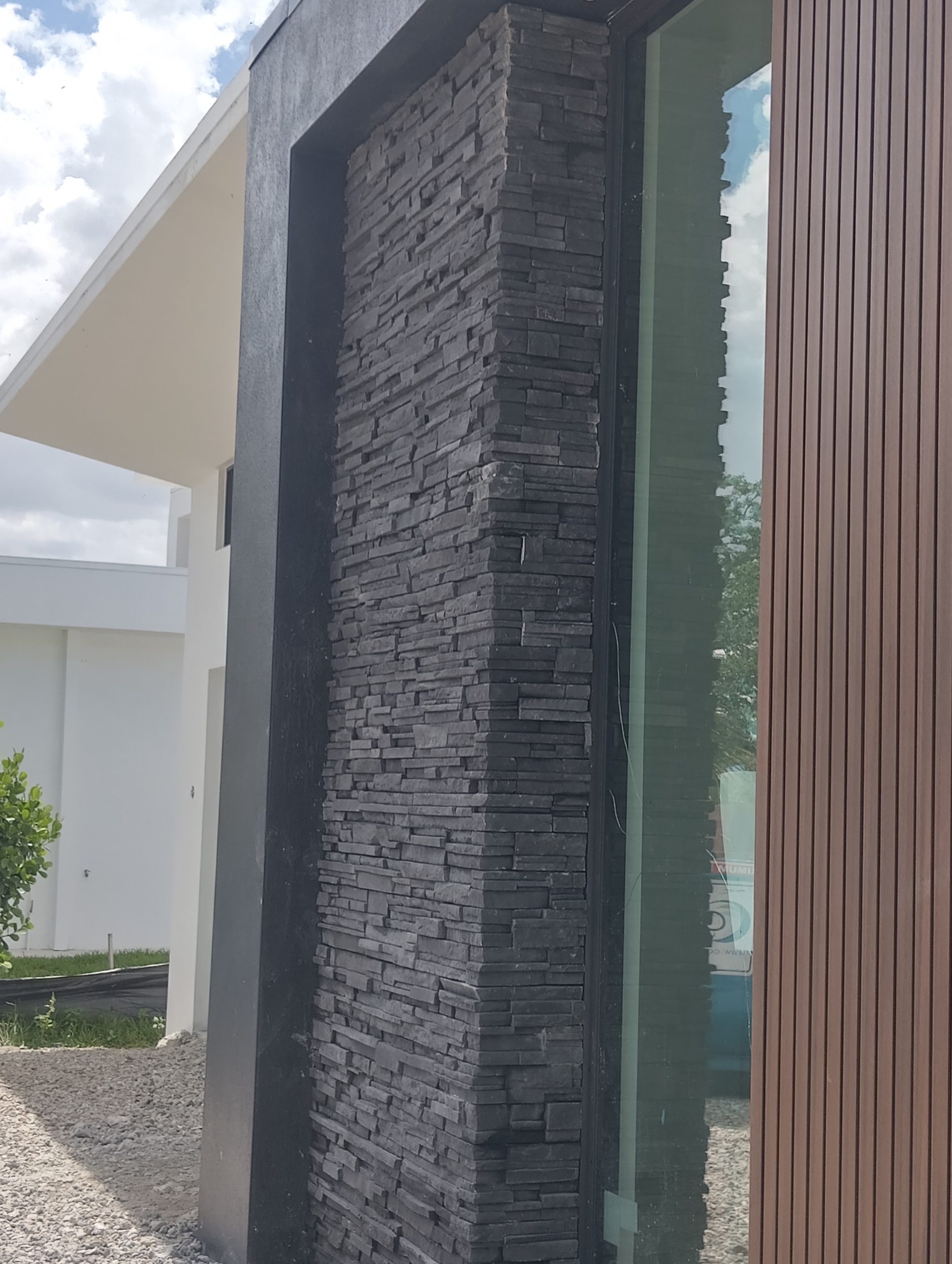 Stack Stone Dark Ridge Ledger installation – view 1